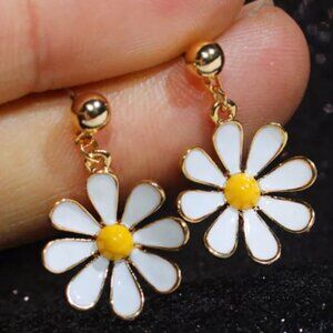 18K Yellow Gold Plated Daisy Flower Drop Dangle Stud Earrings Gorgeous Gift